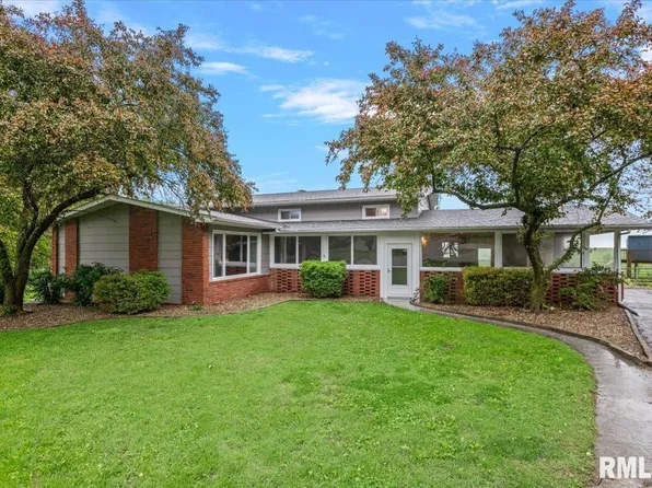 4 Edgewood Dr, Auburn, IL 62615
