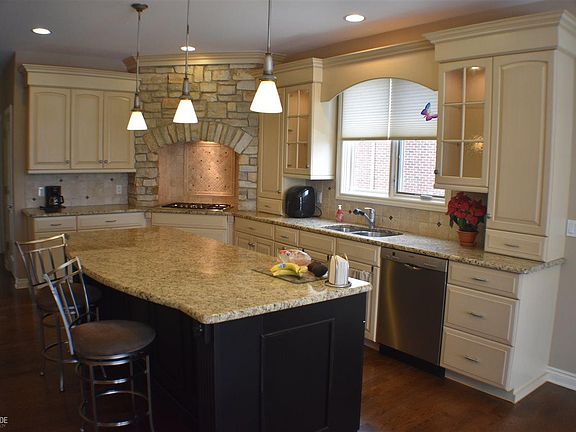 2nd image of 2194 Hillsdale Ct