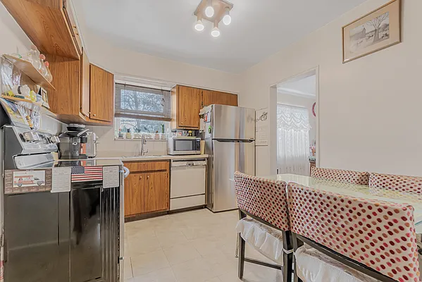 Sold by Prime Realty | media 6