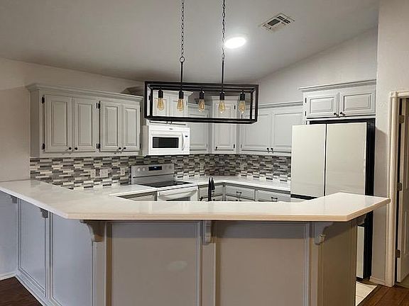 3rd image of 4417 SW Mesquite Dr