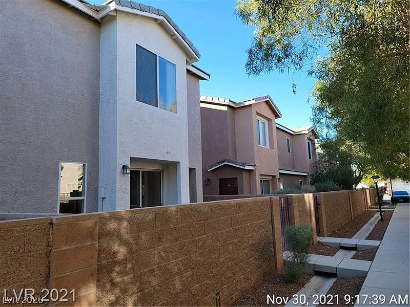 3686 Golden Sunset Ct