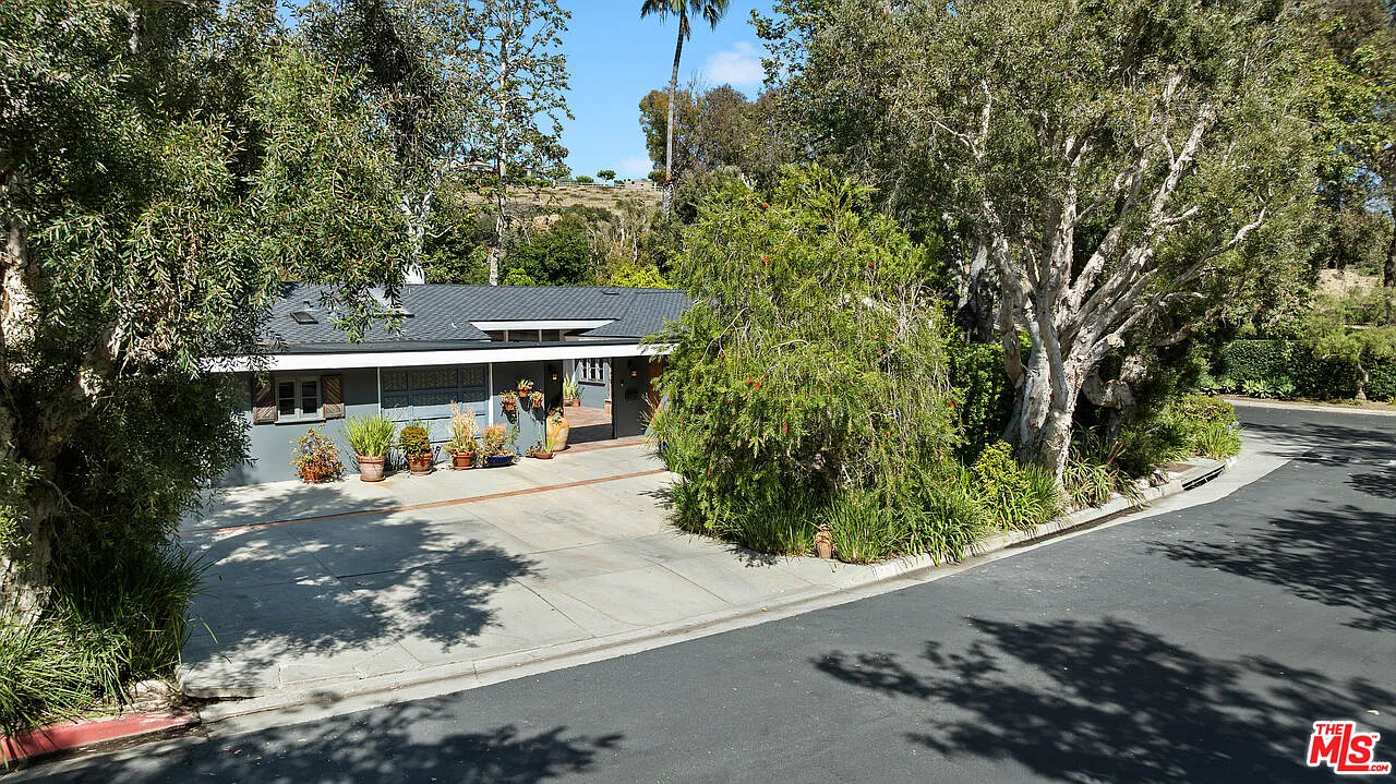 4 bed, 3.0 bath, 2030 sqft, $10,500 — Photo 3
