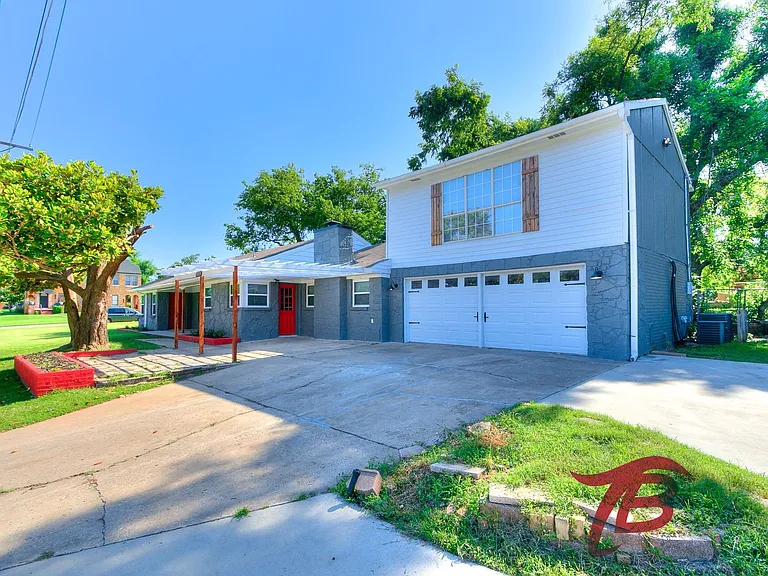 2214 N Florida Ave — Photo 1