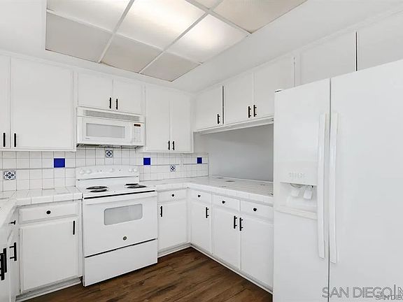 2nd image of 625 S Fig St APT 10