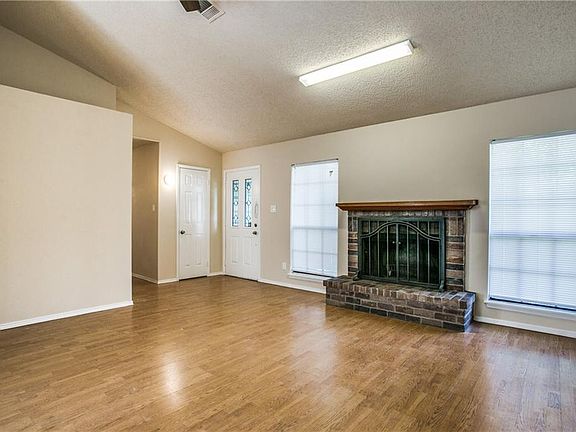 3rd image of 4417 Seville Ln