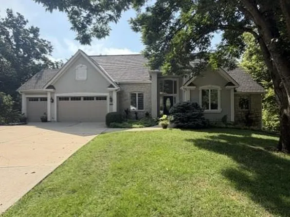 15145 Pawnee Cir, Leawood, KS 66224