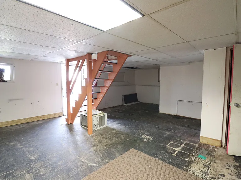 517 E Main St — Photo 26