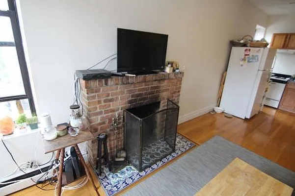 Rented by Standard Living Realty Inc | media 21