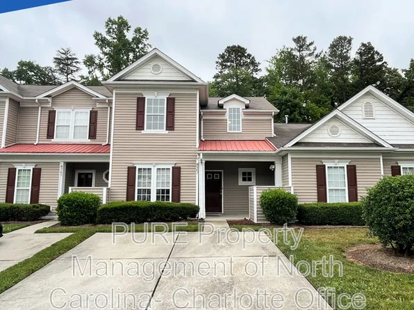 8267 Carob Tree Ln, Charlotte, NC 28215