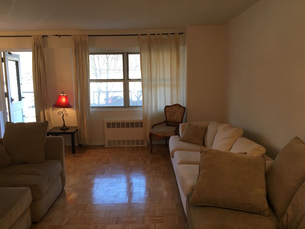 2 Bed 1 Bath Property, New York • 900 Sq Ft