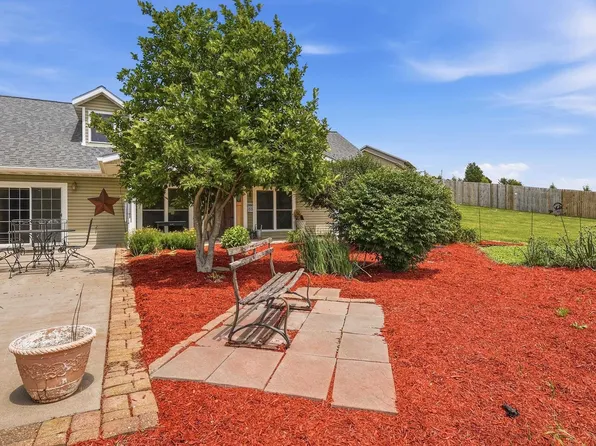 28205 400th St, Bellevue, IA 52031