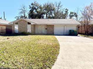 1809 Capri Ln, Seabrook, TX 77586