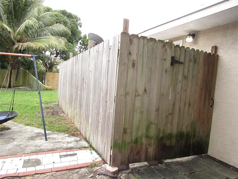 2230 SW 50th Ter #2 — Photo 10