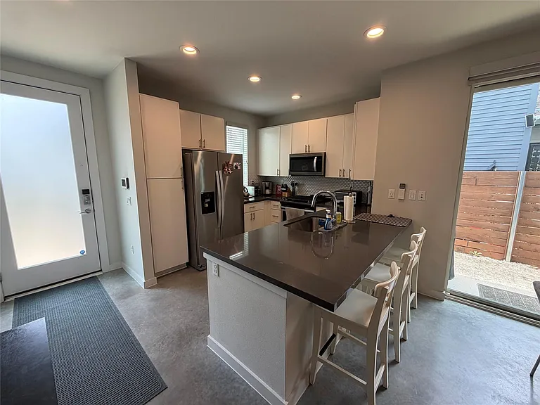 3612 Clary Way — Photo 6