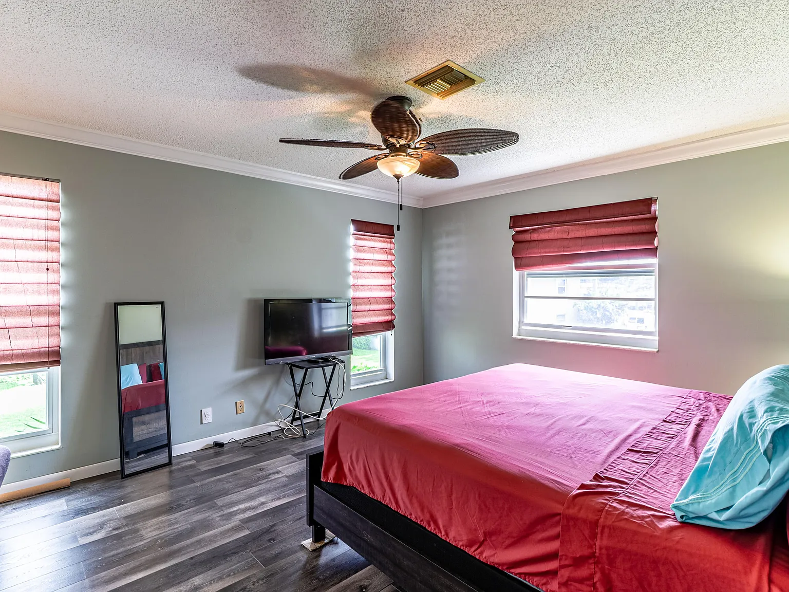 2 bed, 2.0 bath, 1167 sqft, $1,900 — Photo 4