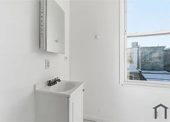 2236 W Firth St — Photo 11