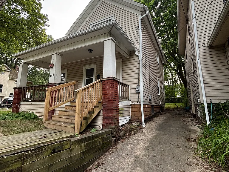168 Roswell St — Photo 3