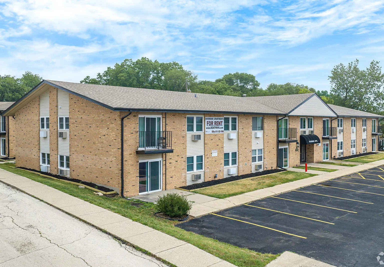 Riverside Apartments — Photo 2