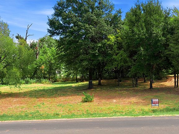 3rd image of 703 Clubview Dr