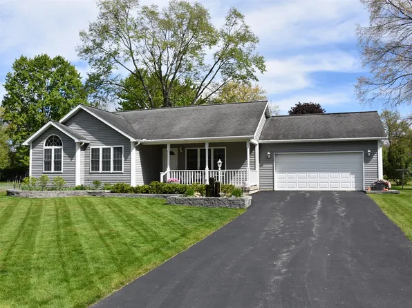 12556 Hickory Dr, Conneaut Lake, PA 16316