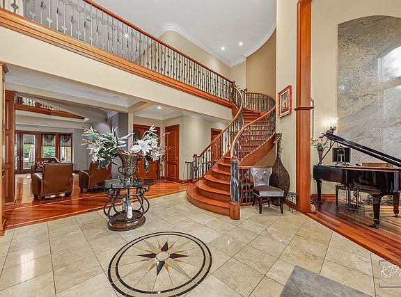 5th image of 904 S Edgewood Ln