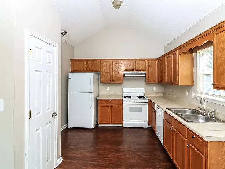 109 Belle Chase — Photo 11