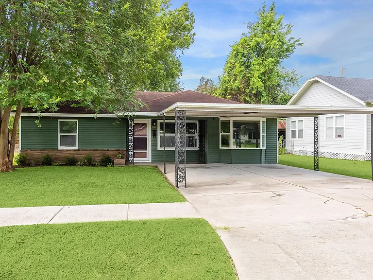 522 Barkley St — Photo 1