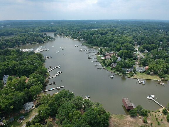 3rd image of 1108 Whitemarsh Cove Ct