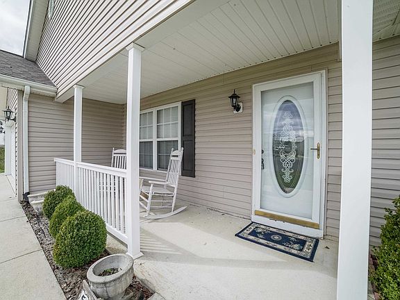 3rd image of 59 Clayton Ct