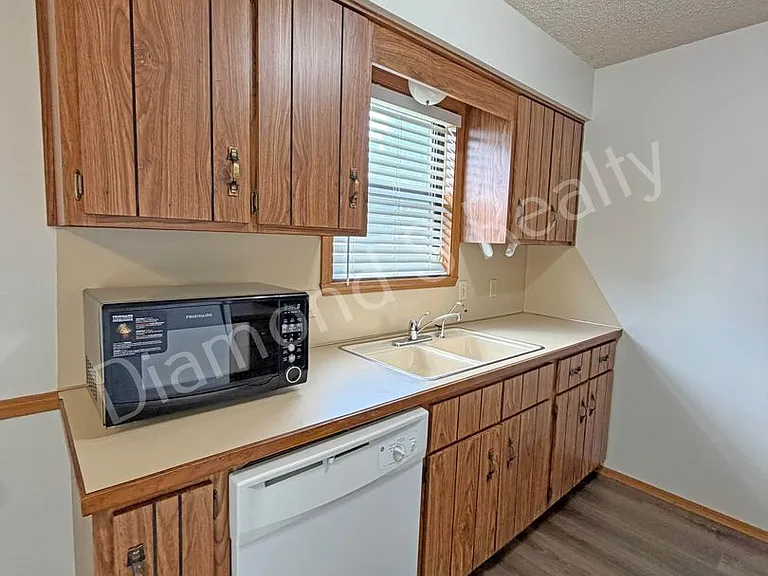 3360 E Salem St — Photo 5