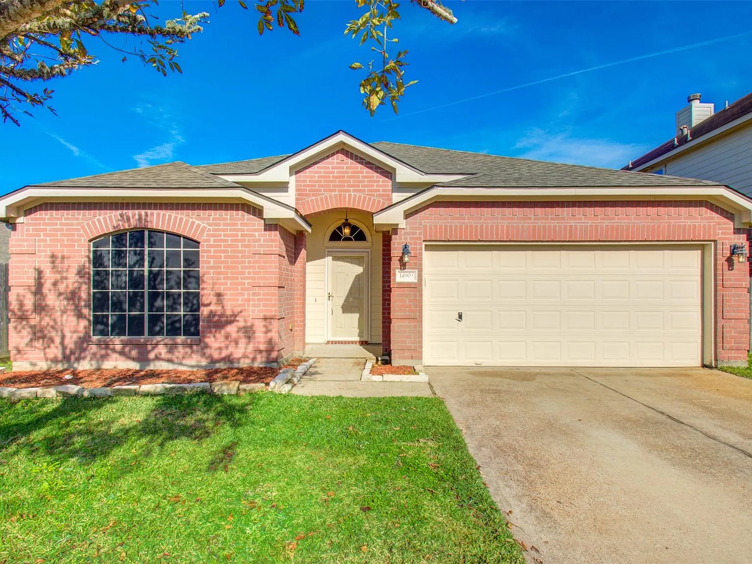 4 bed, 2.0 bath, 1988 sqft, $2,100 — Photo 1