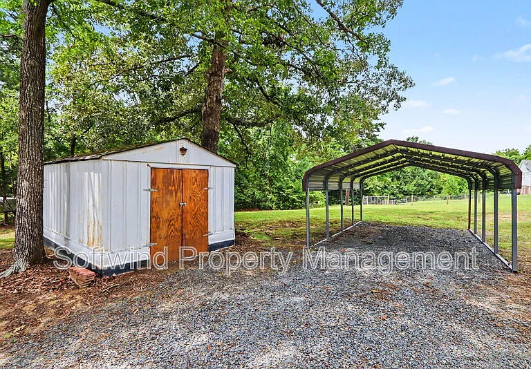 1050 Pinecrest Dr — Photo 16
