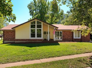 15304 Golden Rain Dr, Chesterfield, MO 63017