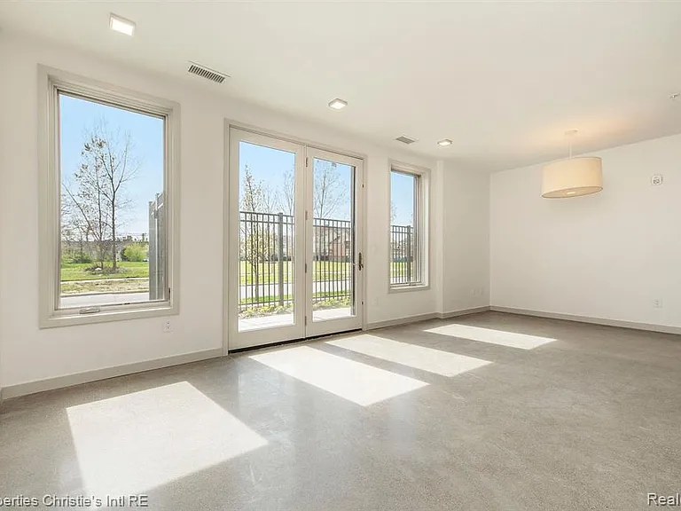 1454 Townsend #26 — Photo 3
