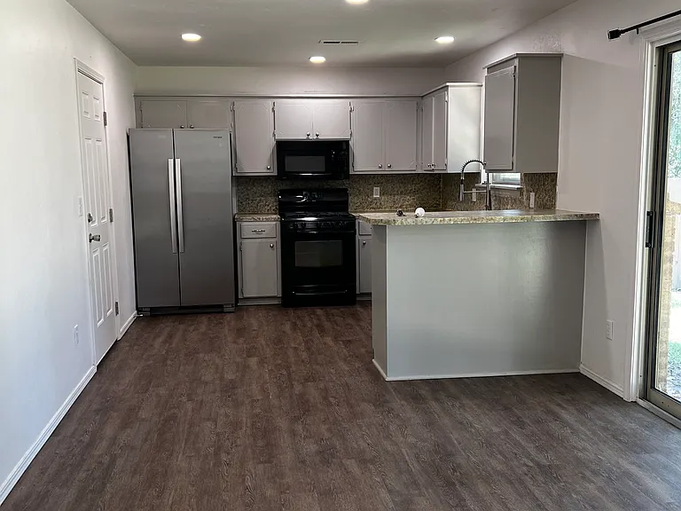 108 W Waco Pl — Photo 4