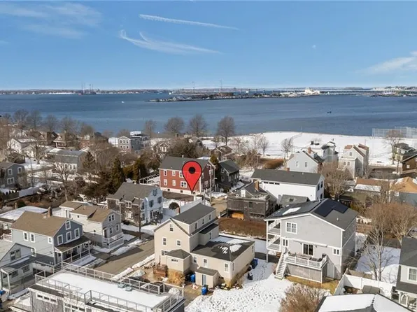 32 Houston Ave, Newport, RI 02840
