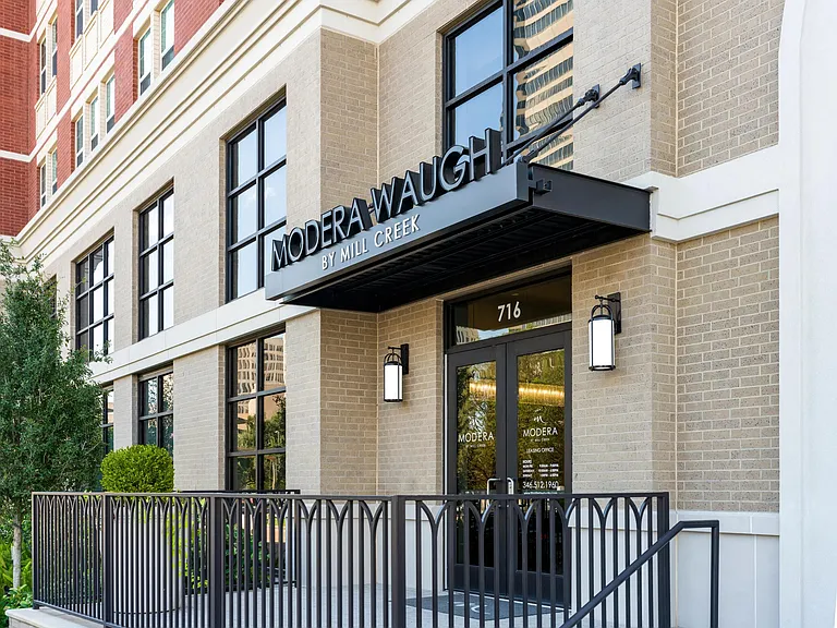 Experience exceptional living within a community that connects you to Houston's best offerings.