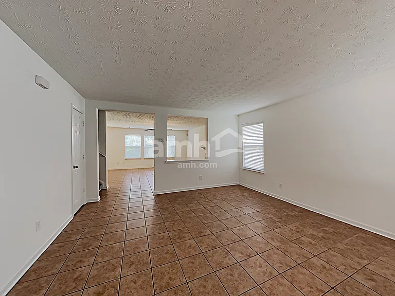 2641 Farmstead Ct — Photo 18