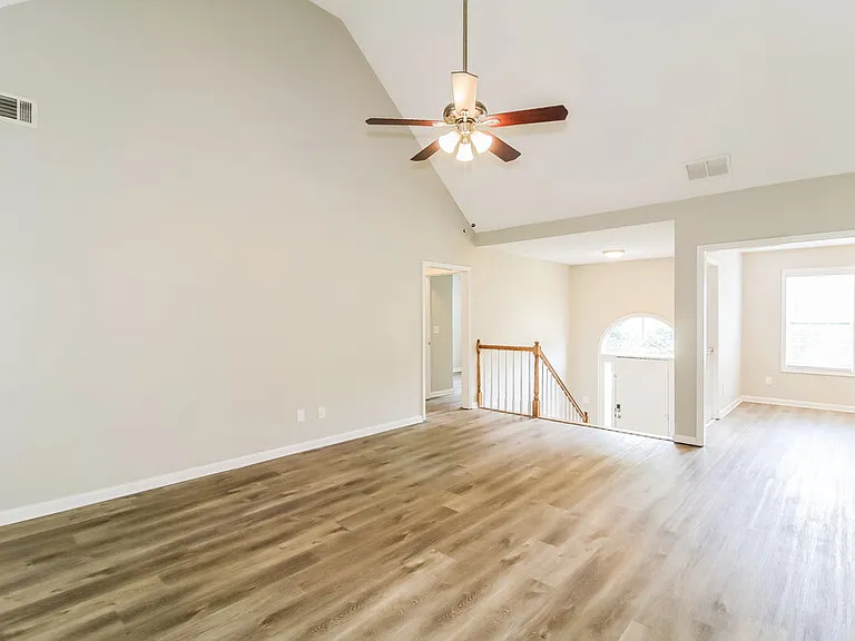 215 Trelawney Pl — Photo 7