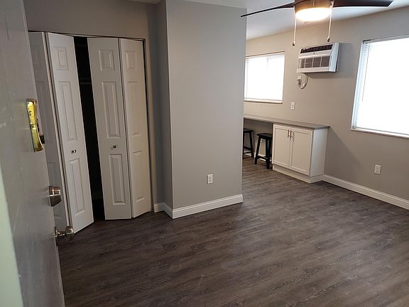 2nd image of 2208 Lawn Ave #8
