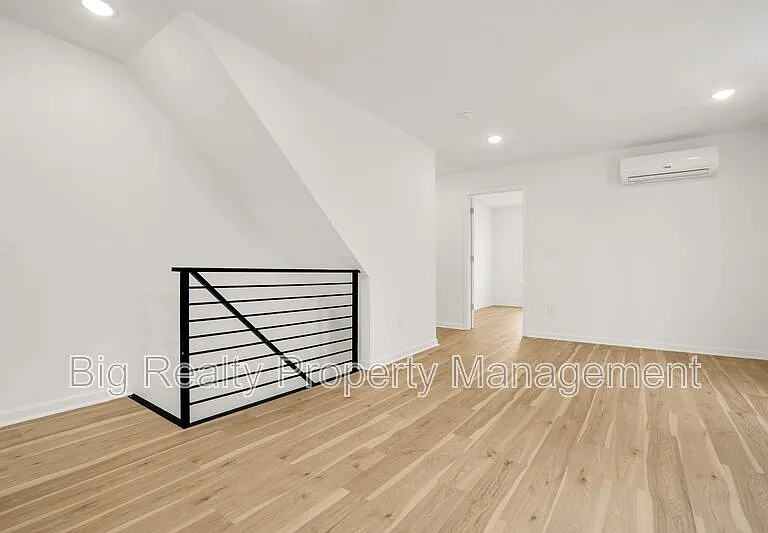 228 Bridge St #2 — Photo 1