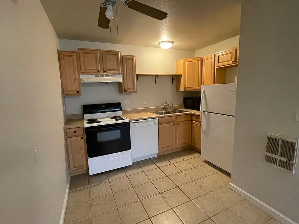 690 Pacific Ave #9