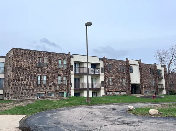 2220 Country Club Dr APT 15, Woodridge, IL 60517