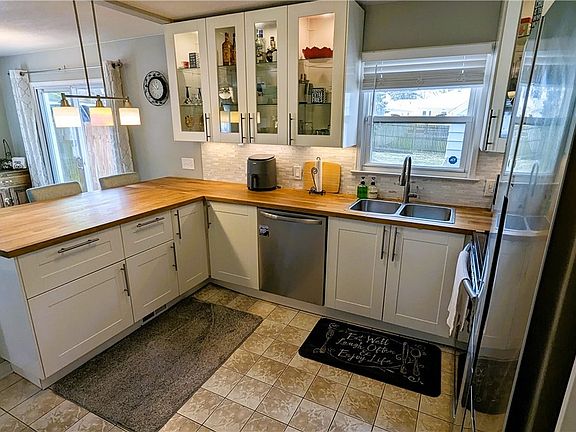 2nd image of 2650 Archwood Pl