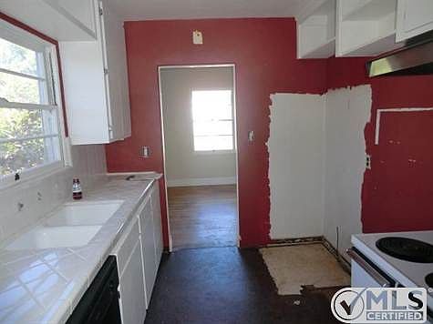 5th image of 4031 Bernice Dr