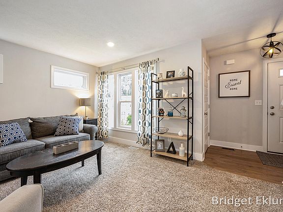 3rd image of 13556 Stafford Dr