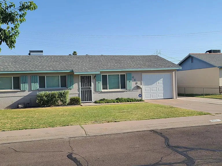 449 E Pierce St — Photo 1