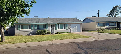 449 E Pierce St Photo 1