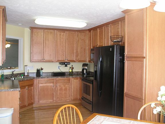 Kitchen with Lots of Cabinets