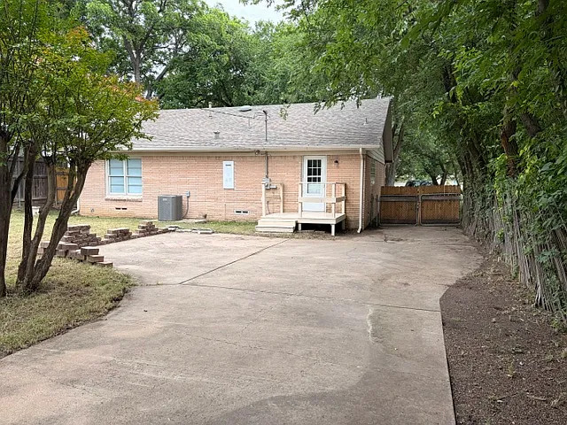 Building Photo - 1612 Elizabeth Blvd